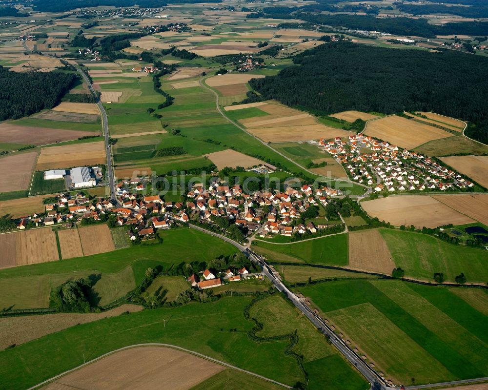 Neunstetten aus der Vogelperspektive: Dorfkern am Feldrand in Neunstetten im Bundesland Bayern, Deutschland