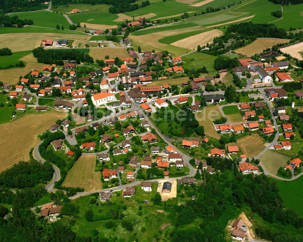 Luftaufnahme Neurandsberg - Dorfkern am Feldrand in Neurandsberg im Bundesland Bayern, Deutschland