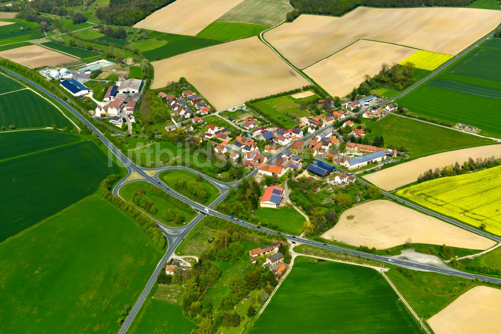 Neuses a.Sand von oben - Dorfkern am Feldrand in Neuses a.Sand im Bundesland Bayern, Deutschland