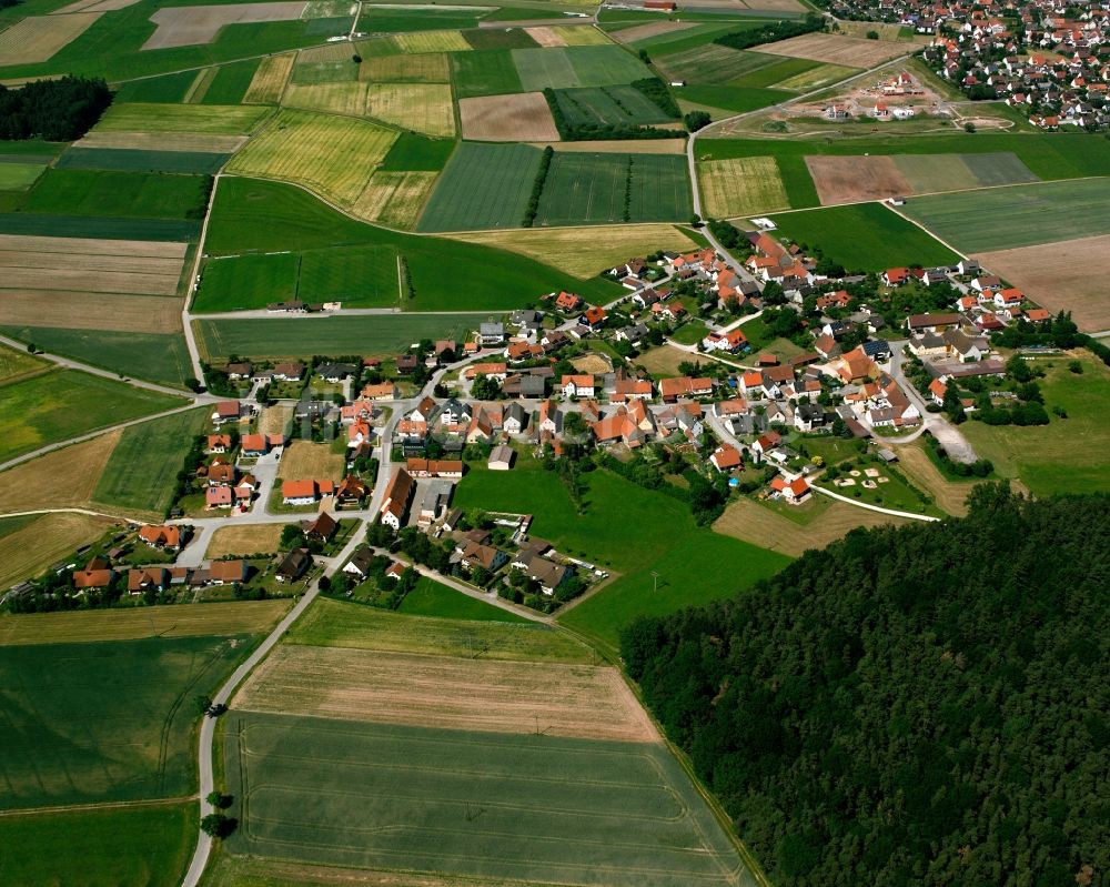 Luftaufnahme Neuses - Dorfkern am Feldrand in Neuses im Bundesland Bayern, Deutschland