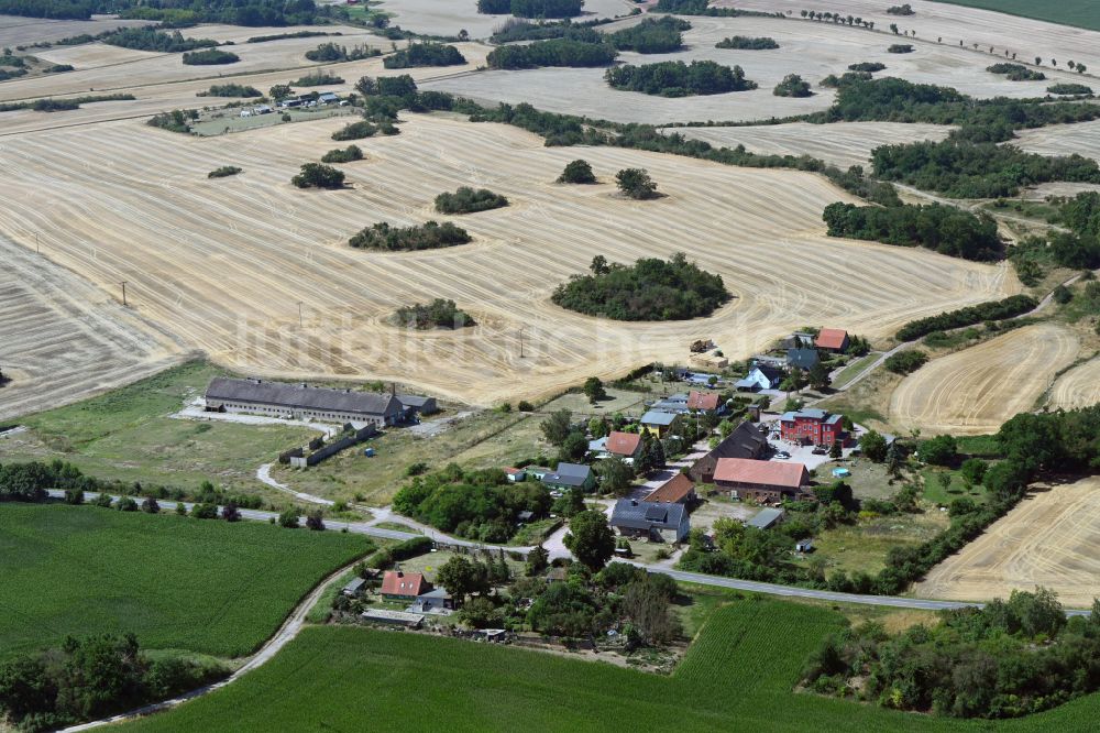 Luftaufnahme Neutz - Dorfkern am Feldrand in Neutz im Bundesland Sachsen-Anhalt, Deutschland