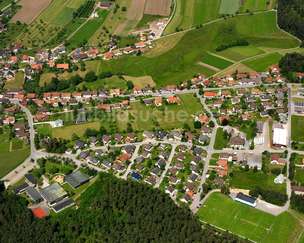 Neuweiler von oben - Dorfkern am Feldrand in Neuweiler im Bundesland Baden-Württemberg, Deutschland