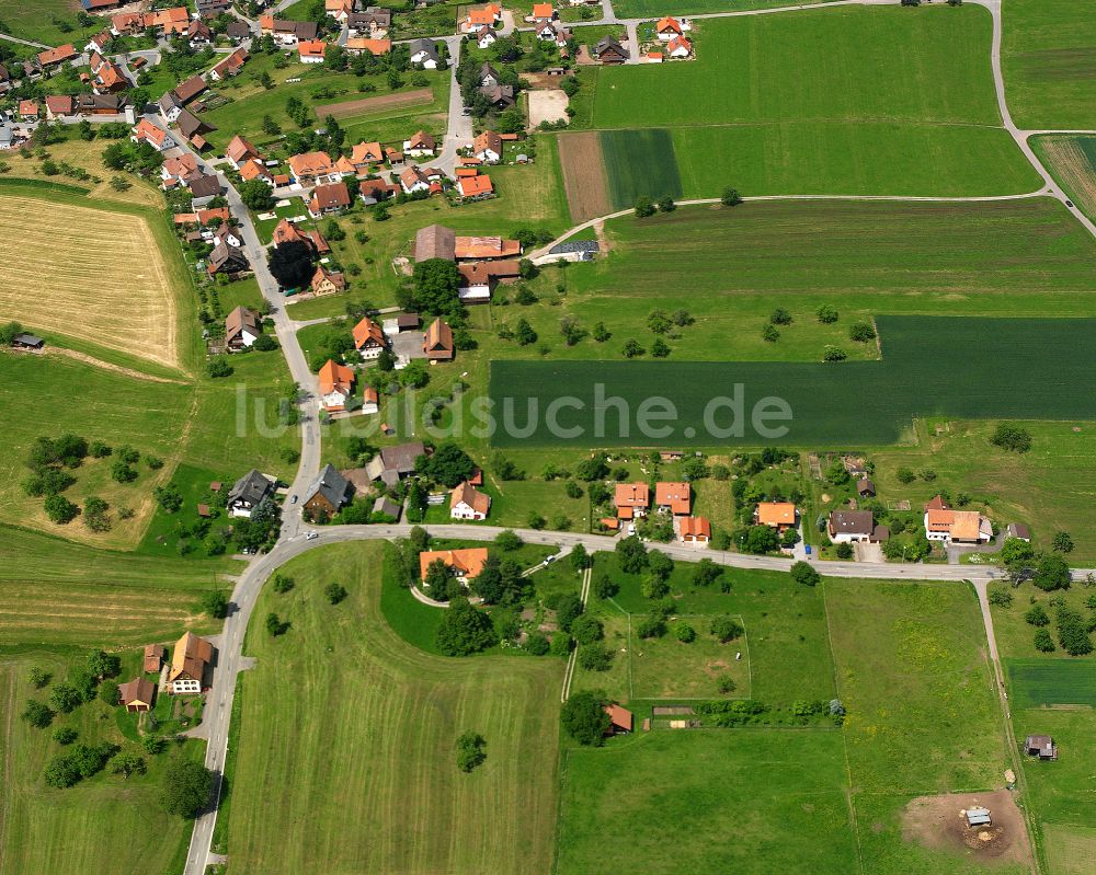 Luftaufnahme Neuweiler - Dorfkern am Feldrand in Neuweiler im Bundesland Baden-Württemberg, Deutschland