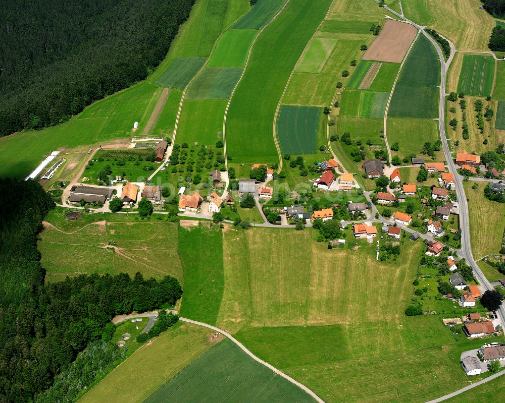 Neuweiler von oben - Dorfkern am Feldrand in Neuweiler im Bundesland Baden-Württemberg, Deutschland