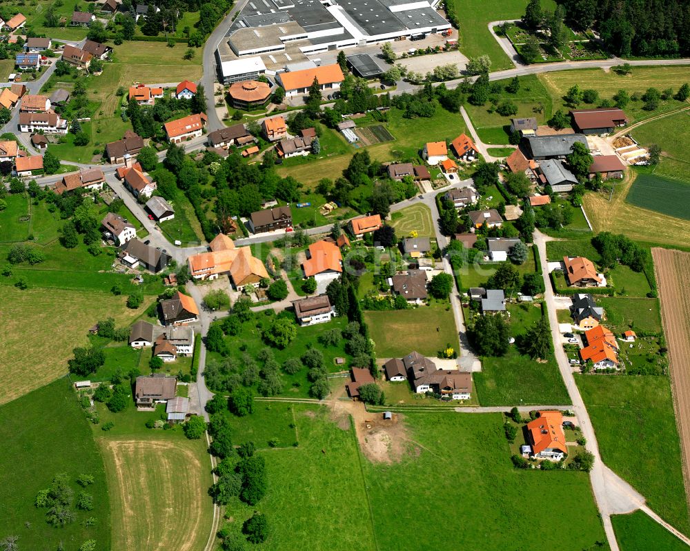 Neuweiler aus der Vogelperspektive: Dorfkern am Feldrand in Neuweiler im Bundesland Baden-Württemberg, Deutschland