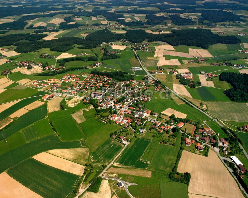 Nöham von oben - Dorfkern am Feldrand in Nöham im Bundesland Bayern, Deutschland