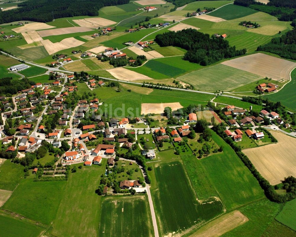 Nöham aus der Vogelperspektive: Dorfkern am Feldrand in Nöham im Bundesland Bayern, Deutschland