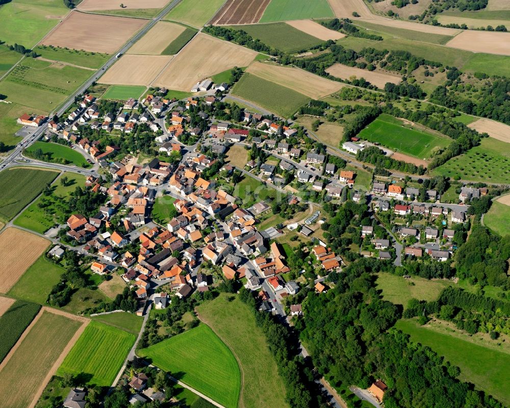 Luftaufnahme Nieder-Kainsbach - Dorfkern am Feldrand in Nieder-Kainsbach im Bundesland Hessen, Deutschland