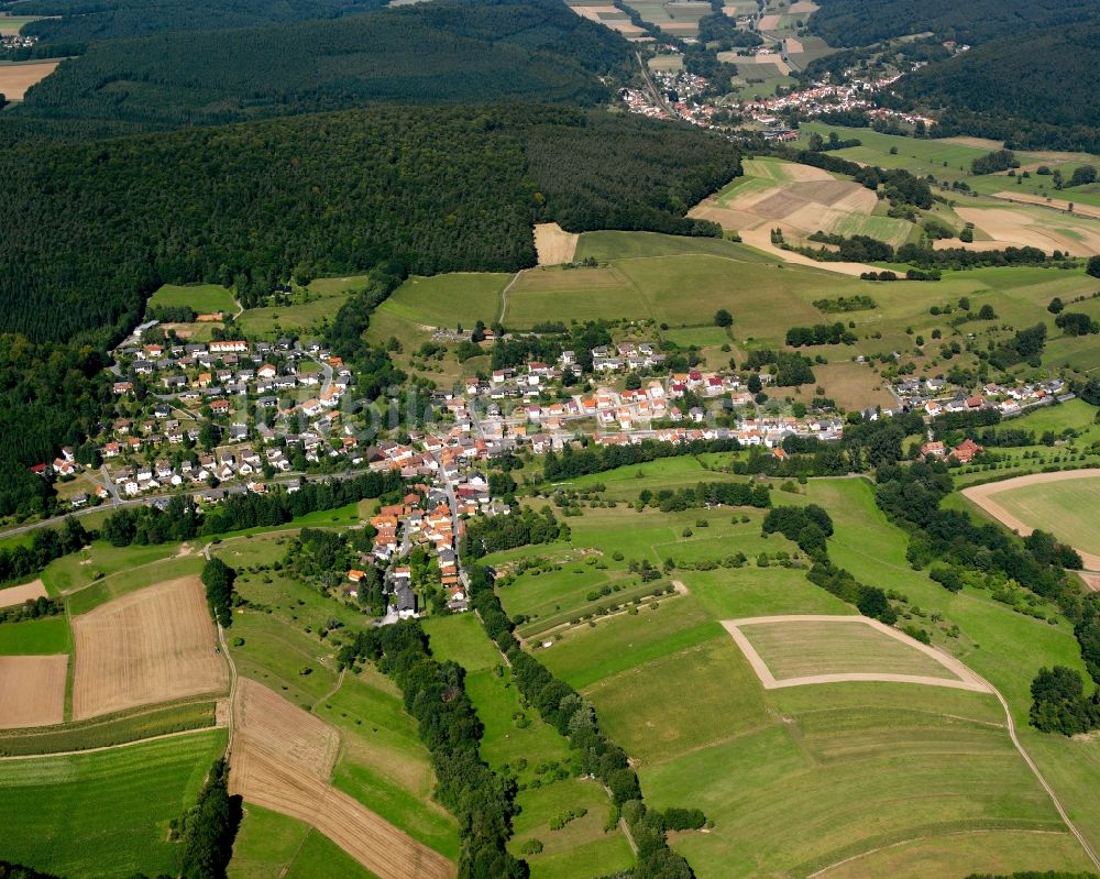 Luftaufnahme Nieder-Kinzig - Dorfkern am Feldrand in Nieder-Kinzig im Bundesland Hessen, Deutschland