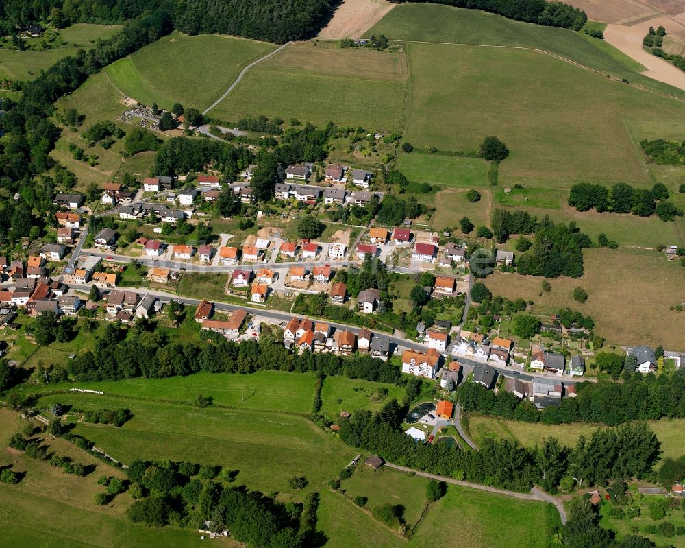 Nieder-Kinzig von oben - Dorfkern am Feldrand in Nieder-Kinzig im Bundesland Hessen, Deutschland