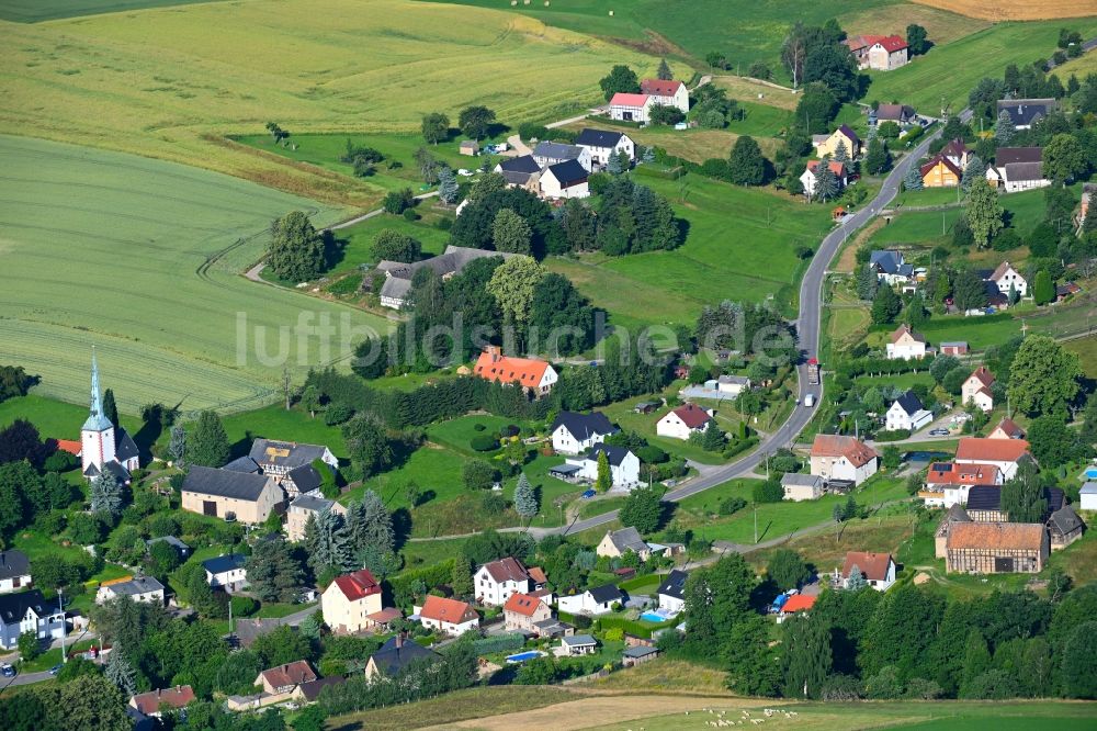 Niederelsdorf von oben - Dorfkern am Feldrand in Niederelsdorf im Bundesland Sachsen, Deutschland