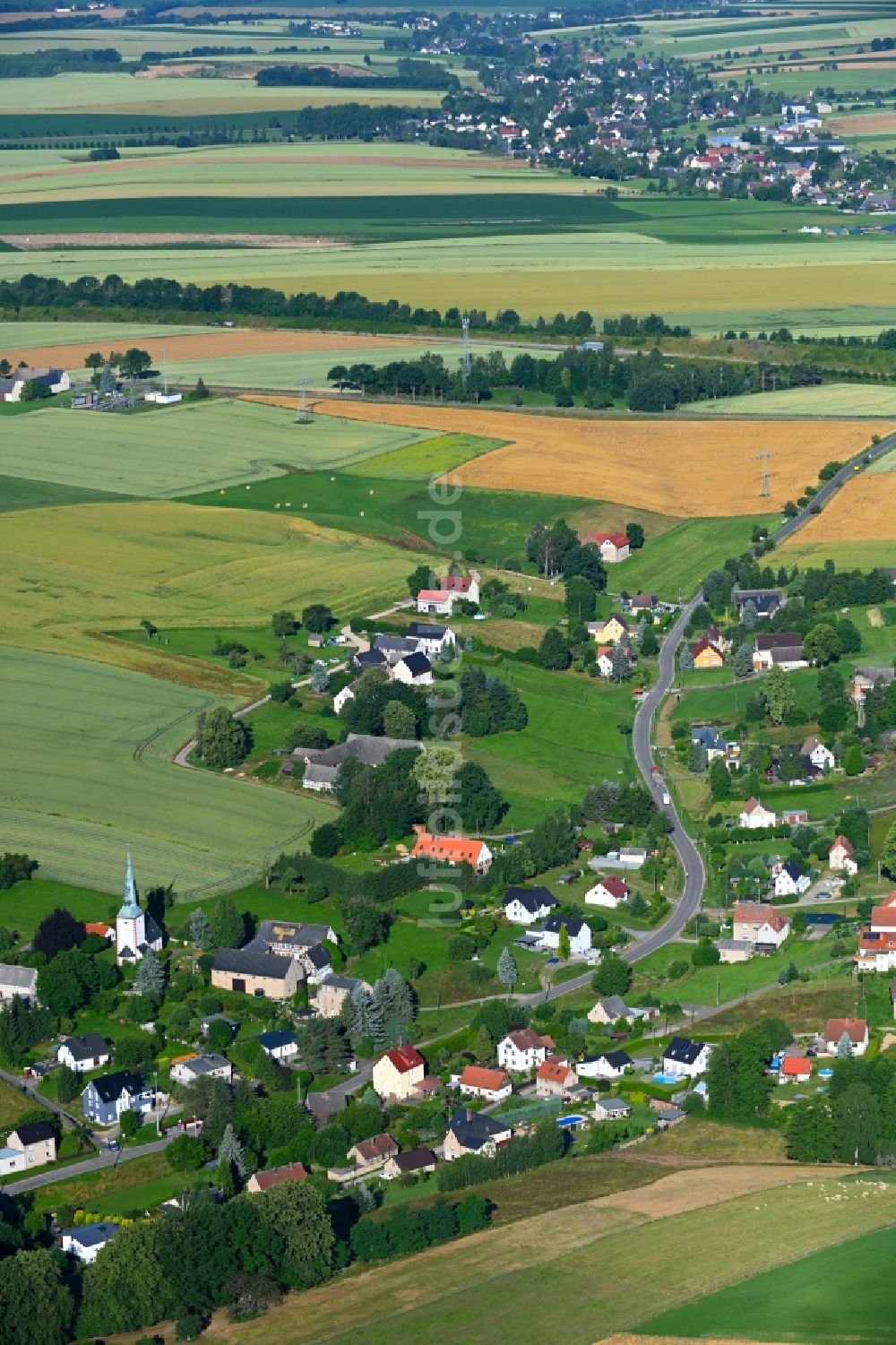 Niederelsdorf aus der Vogelperspektive: Dorfkern am Feldrand in Niederelsdorf im Bundesland Sachsen, Deutschland