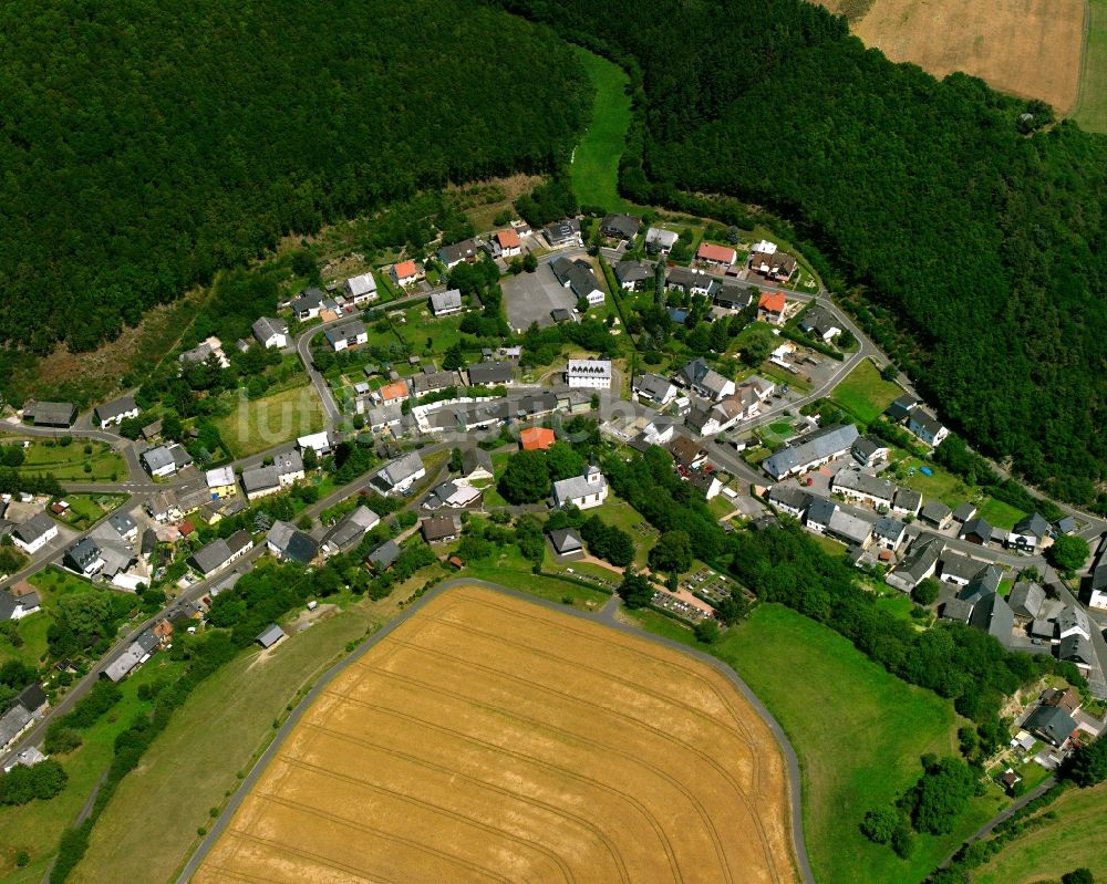 Luftbild Niederhosenbach - Dorfkern am Feldrand in Niederhosenbach im Bundesland Rheinland-Pfalz, Deutschland