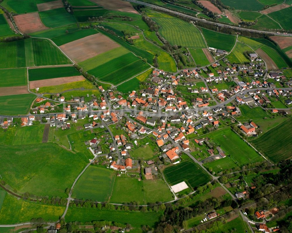 Niederjossa von oben - Dorfkern am Feldrand in Niederjossa im Bundesland Hessen, Deutschland