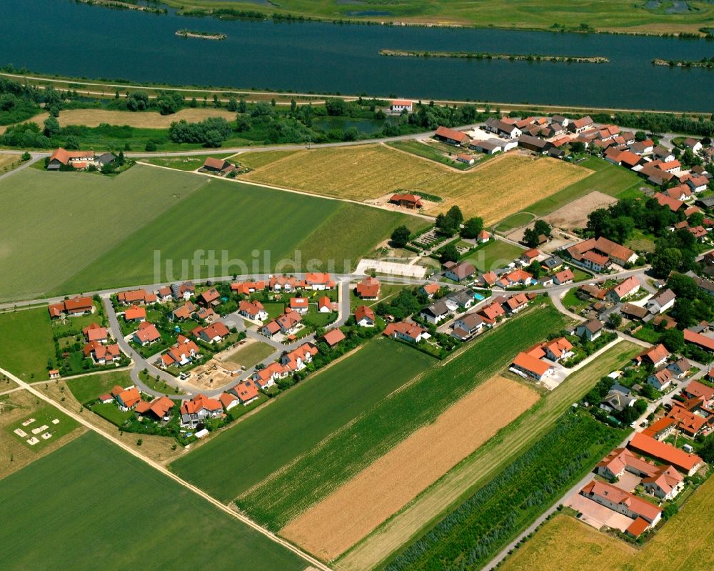 Niedermotzing von oben - Dorfkern am Feldrand in Niedermotzing im Bundesland Bayern, Deutschland