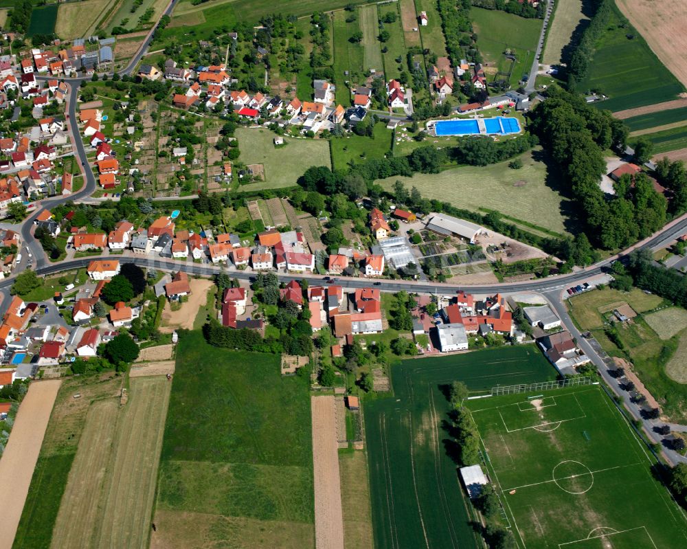 Niederorschel von oben - Dorfkern am Feldrand in Niederorschel im Bundesland Thüringen, Deutschland