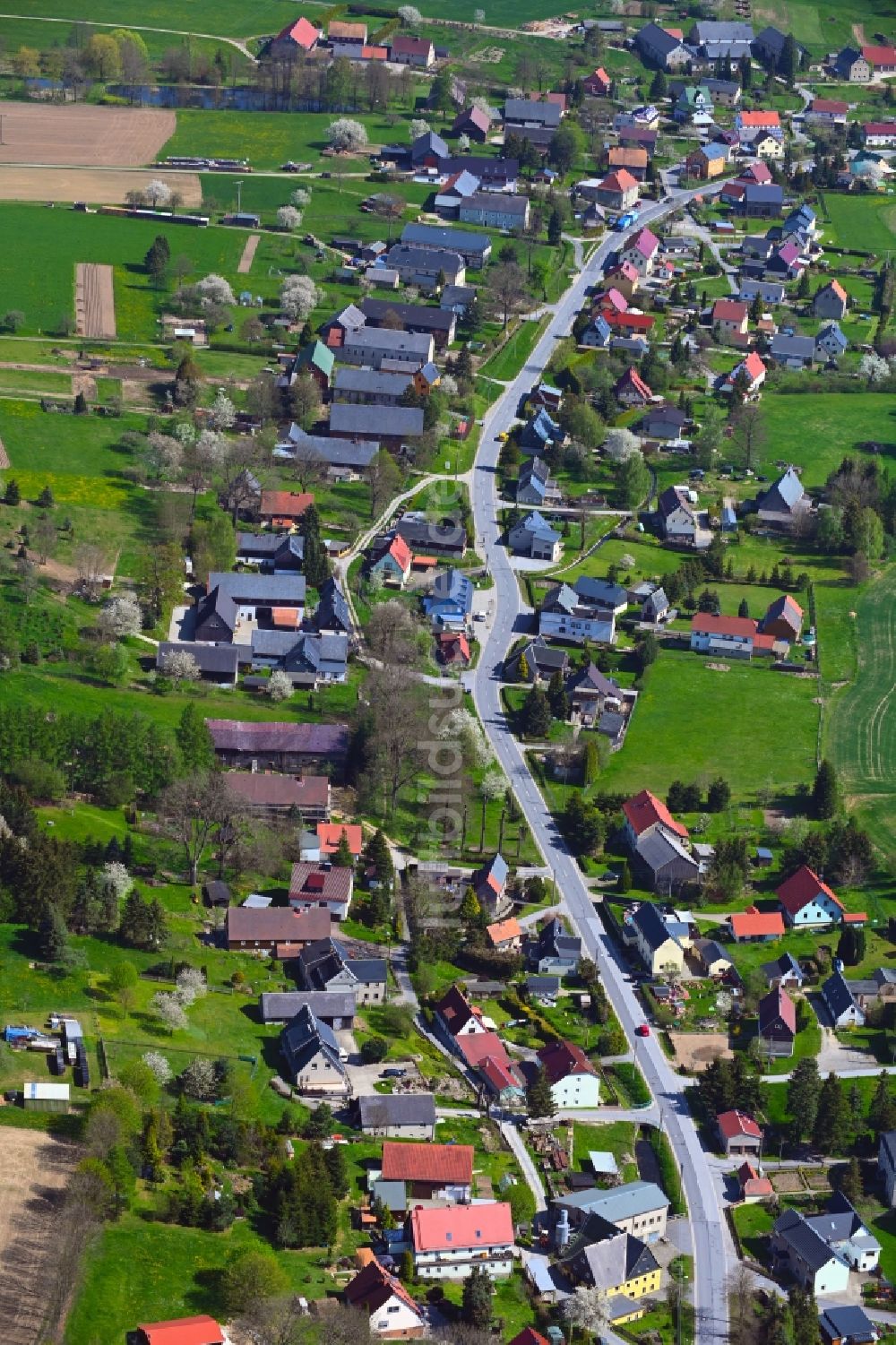 Luftaufnahme Niederottendorf - Dorfkern am Feldrand in Niederottendorf im Bundesland Sachsen, Deutschland