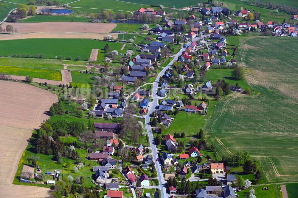 Niederottendorf von oben - Dorfkern am Feldrand in Niederottendorf im Bundesland Sachsen, Deutschland