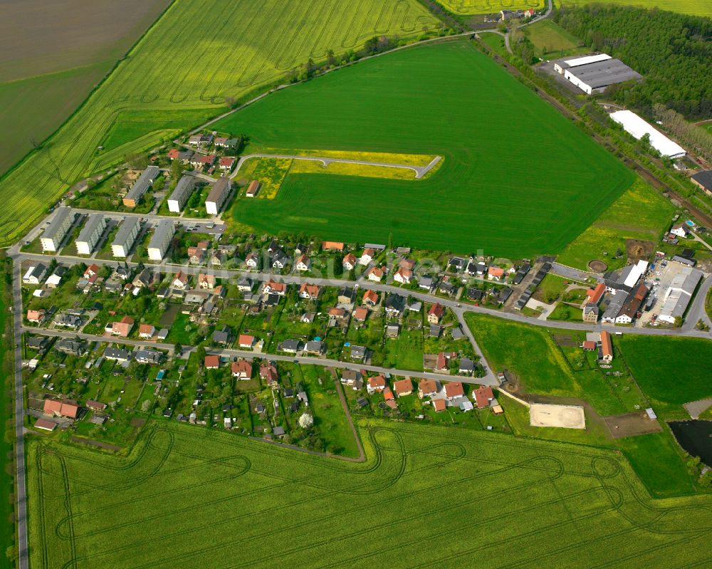 Luftbild Niederpöllnitz - Dorfkern am Feldrand in Niederpöllnitz im Bundesland Thüringen, Deutschland