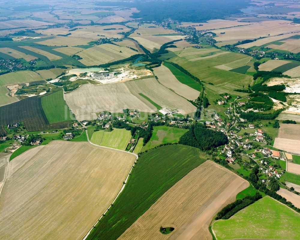 Niedersteinbach von oben - Dorfkern am Feldrand in Niedersteinbach im Bundesland Sachsen, Deutschland