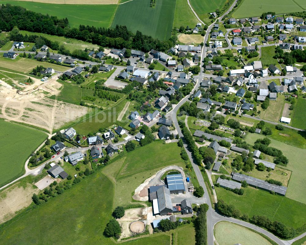 Luftbild Niederweiler - Dorfkern am Feldrand in Niederweiler im Bundesland Rheinland-Pfalz, Deutschland