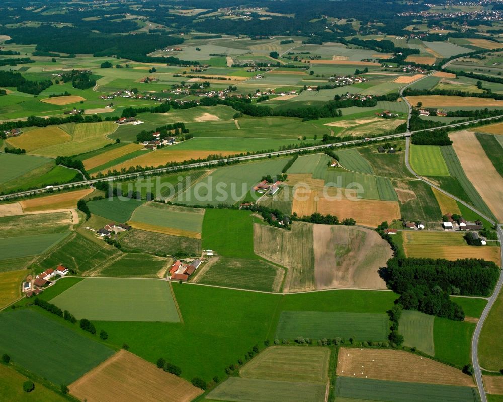 Luftaufnahme Niederwinkling - Dorfkern am Feldrand in Niederwinkling im Bundesland Bayern, Deutschland