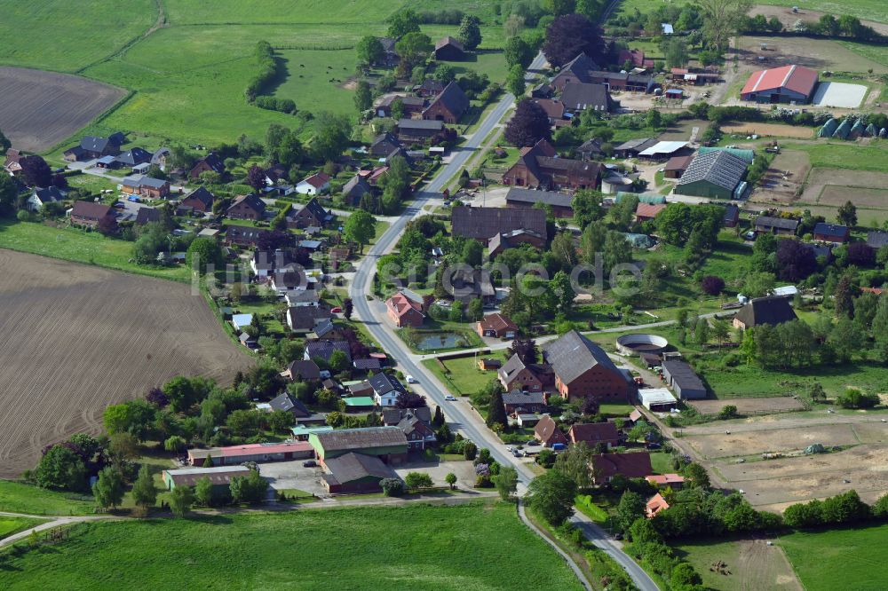 Luftbild Niendorf - Dorfkern am Feldrand in Niendorf im Bundesland Schleswig-Holstein, Deutschland