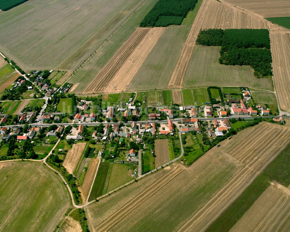 Nieska aus der Vogelperspektive: Dorfkern am Feldrand in Nieska im Bundesland Sachsen, Deutschland