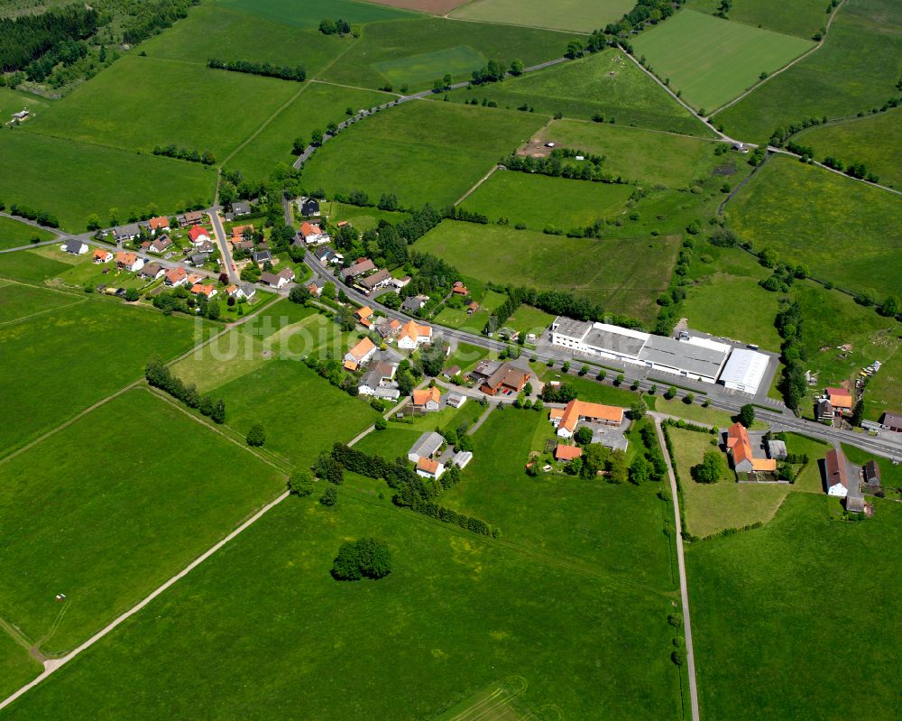 Luftbild Nösberts-Weidmoos - Dorfkern am Feldrand in Nösberts-Weidmoos im Bundesland Hessen, Deutschland