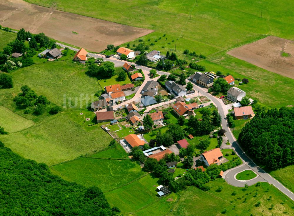 Ober-Gerbacherhof von oben - Dorfkern am Feldrand in Ober-Gerbacherhof im Bundesland Rheinland-Pfalz, Deutschland