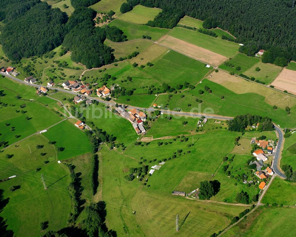 Luftbild Ober-Kainsbach - Dorfkern am Feldrand in Ober-Kainsbach im Bundesland Hessen, Deutschland