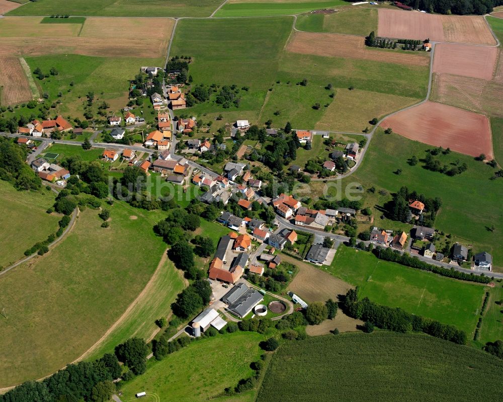 Luftaufnahme Ober-Kinzig - Dorfkern am Feldrand in Ober-Kinzig im Bundesland Hessen, Deutschland