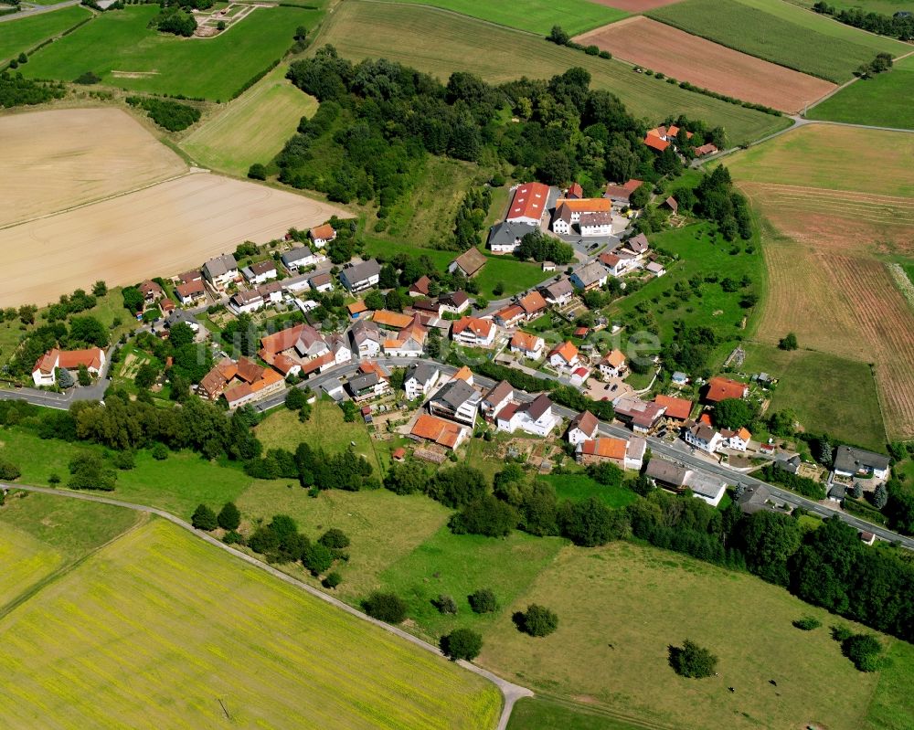 Ober-Kinzig von oben - Dorfkern am Feldrand in Ober-Kinzig im Bundesland Hessen, Deutschland