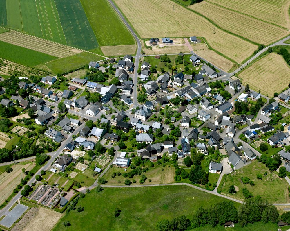 Luftaufnahme Ober Kostenz - Dorfkern am Feldrand in Ober Kostenz im Bundesland Rheinland-Pfalz, Deutschland