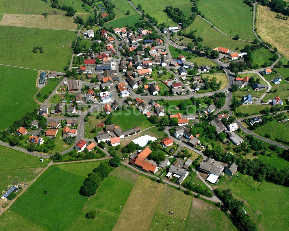 Luftaufnahme Ober-Seibertenrod - Dorfkern am Feldrand in Ober-Seibertenrod im Bundesland Hessen, Deutschland