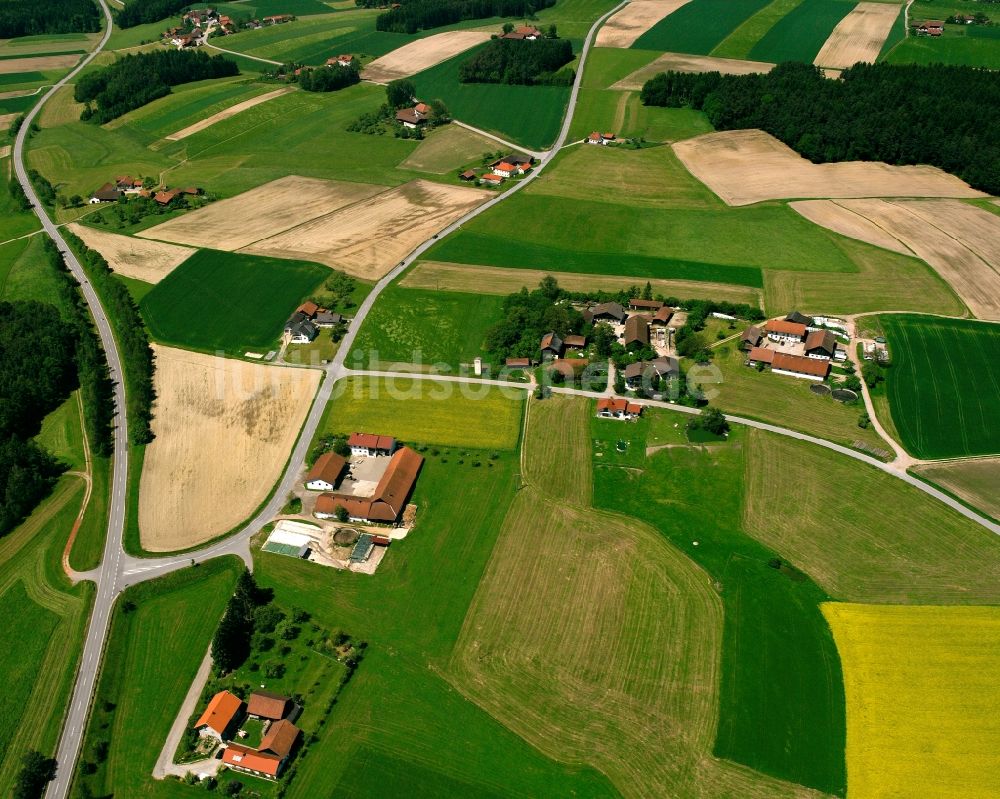 Oberbreitenbach von oben - Dorfkern am Feldrand in Oberbreitenbach im Bundesland Bayern, Deutschland