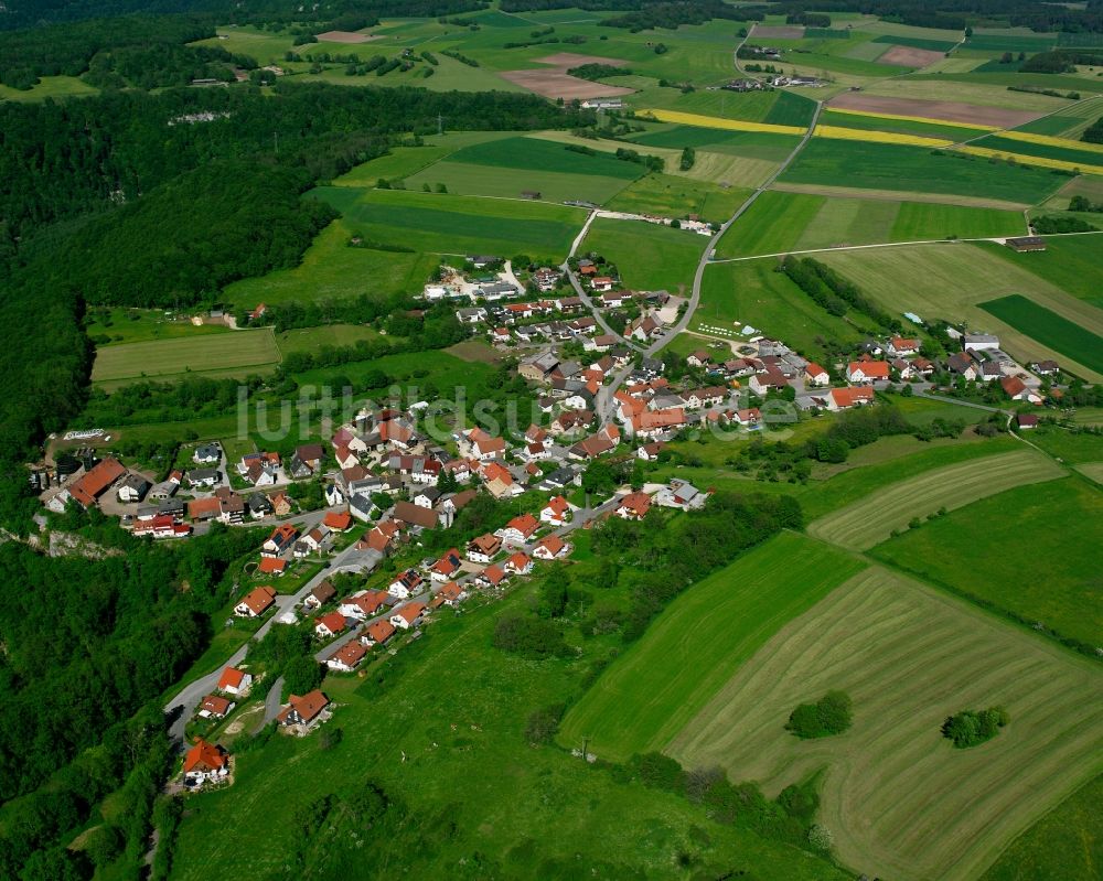 Oberdrackenstein von oben - Dorfkern am Feldrand in Oberdrackenstein im Bundesland Baden-Württemberg, Deutschland