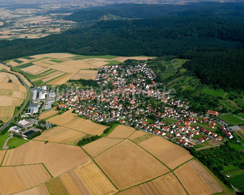 Obereisesheim aus der Vogelperspektive: Dorfkern am Feldrand in Obereisesheim im Bundesland Baden-Württemberg, Deutschland