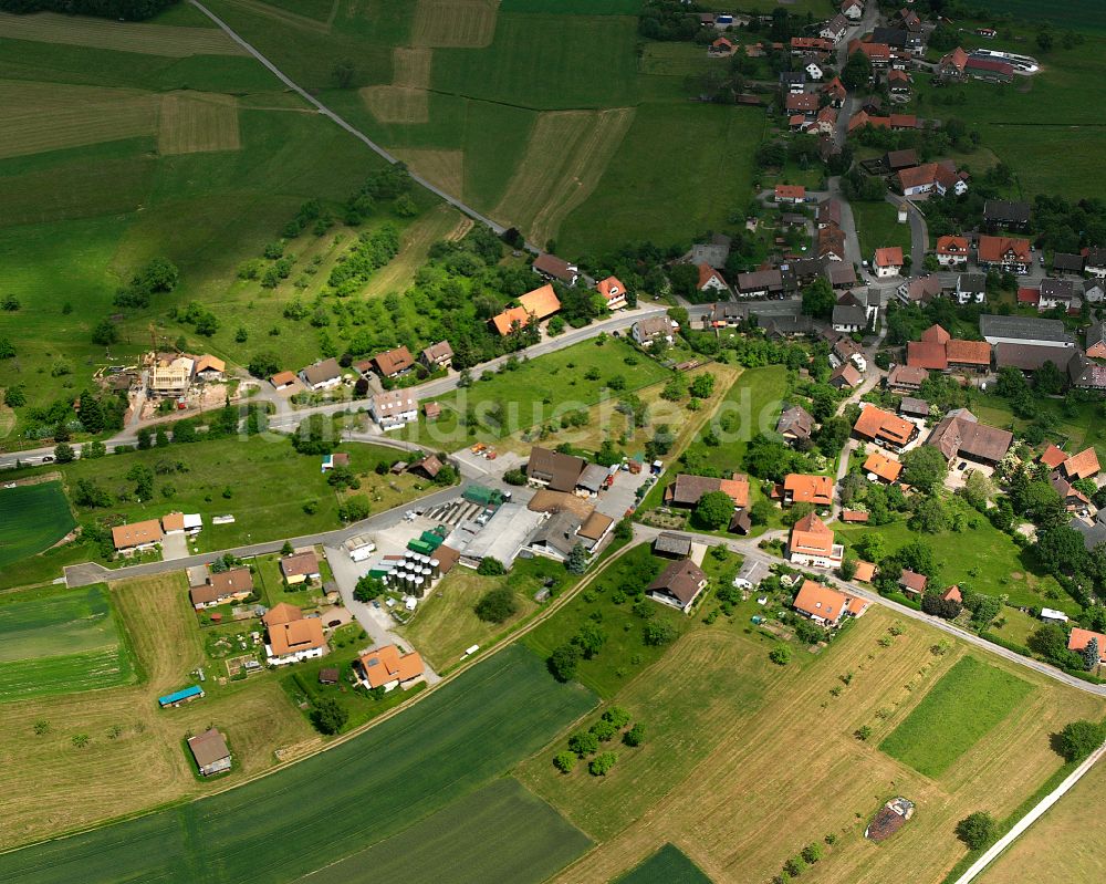 Oberhaugstett aus der Vogelperspektive: Dorfkern am Feldrand in Oberhaugstett im Bundesland Baden-Württemberg, Deutschland