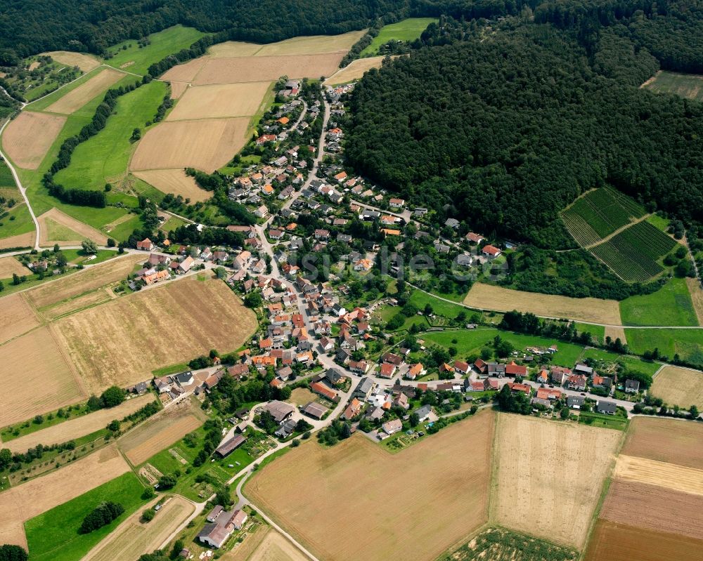 Oberheinriet aus der Vogelperspektive: Dorfkern am Feldrand in Oberheinriet im Bundesland Baden-Württemberg, Deutschland