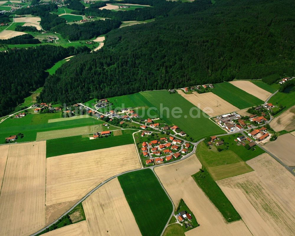 Luftaufnahme Oberjulbach - Dorfkern am Feldrand in Oberjulbach im Bundesland Bayern, Deutschland