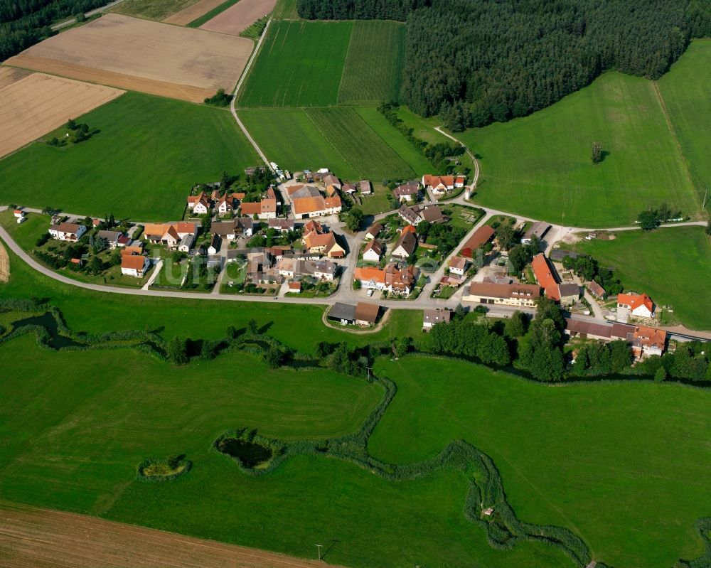 Oberkemmathen von oben - Dorfkern am Feldrand in Oberkemmathen im Bundesland Bayern, Deutschland