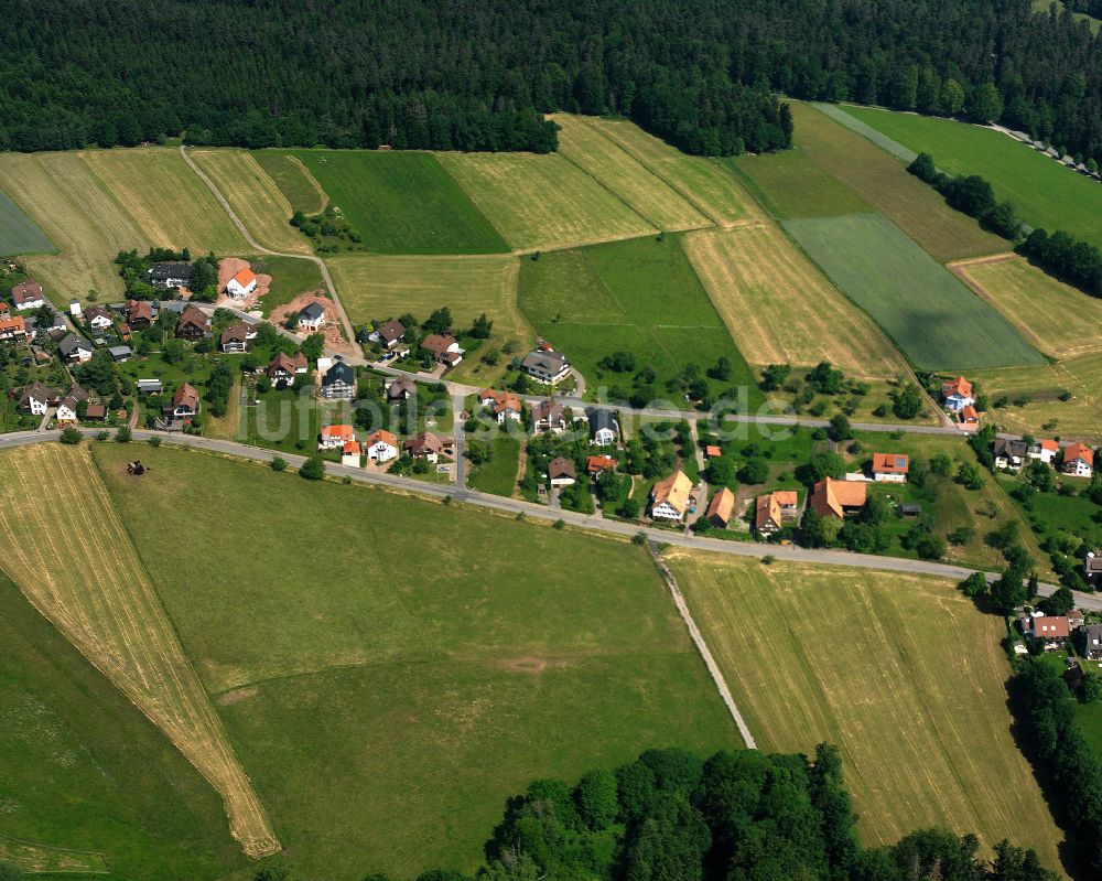 Oberlengenhardt von oben - Dorfkern am Feldrand in Oberlengenhardt im Bundesland Baden-Württemberg, Deutschland