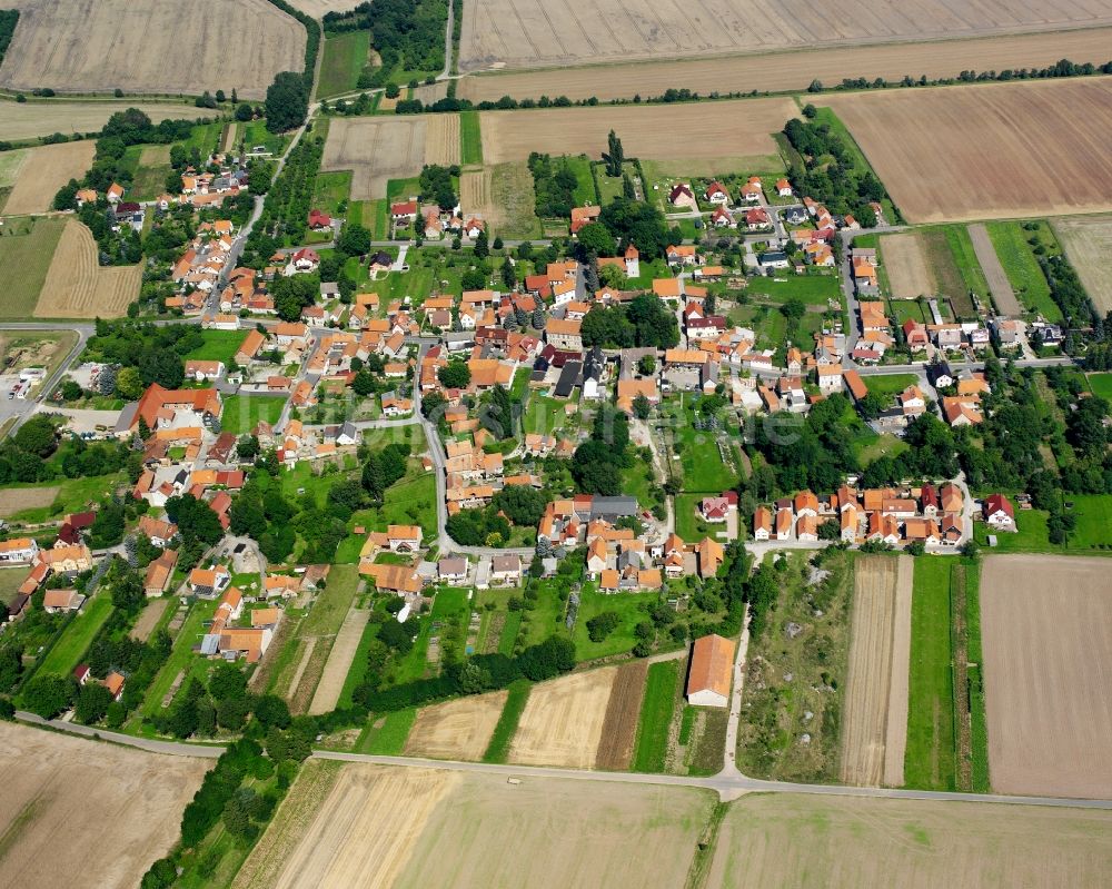 Obermehler von oben - Dorfkern am Feldrand in Obermehler im Bundesland Thüringen, Deutschland