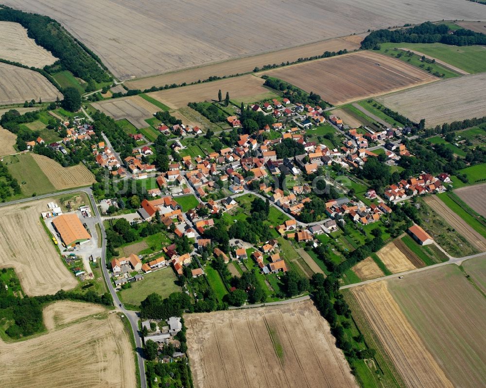 Obermehler aus der Vogelperspektive: Dorfkern am Feldrand in Obermehler im Bundesland Thüringen, Deutschland