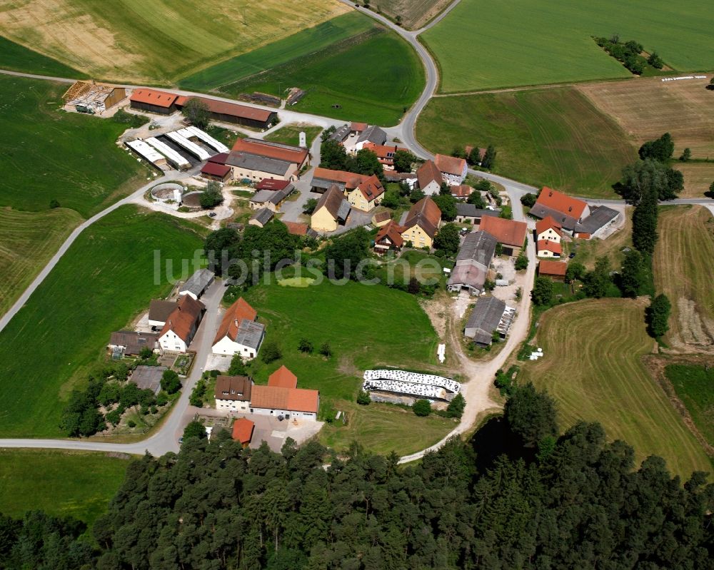 Luftaufnahme Obermosbach - Dorfkern am Feldrand in Obermosbach im Bundesland Bayern, Deutschland