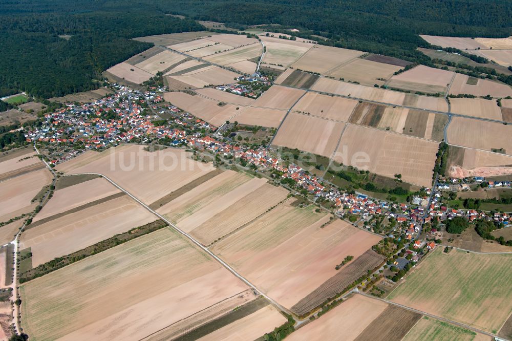 Oberndorf aus der Vogelperspektive: Dorfkern am Feldrand in Oberndorf im Bundesland Bayern, Deutschland