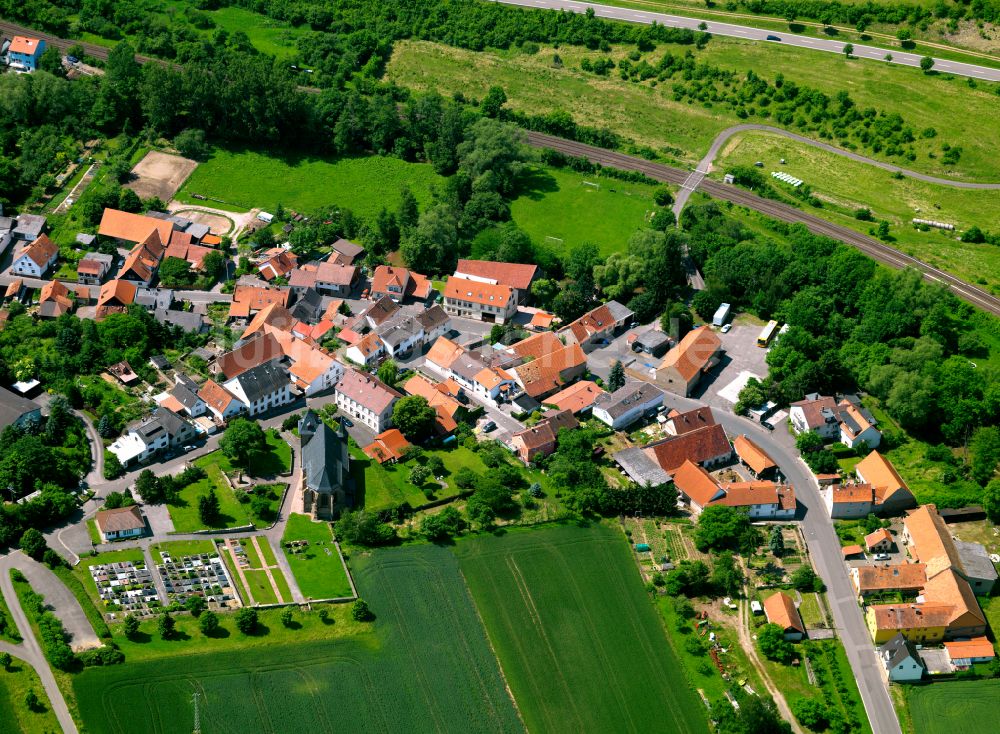 Luftaufnahme Oberndorf - Dorfkern am Feldrand in Oberndorf im Bundesland Rheinland-Pfalz, Deutschland