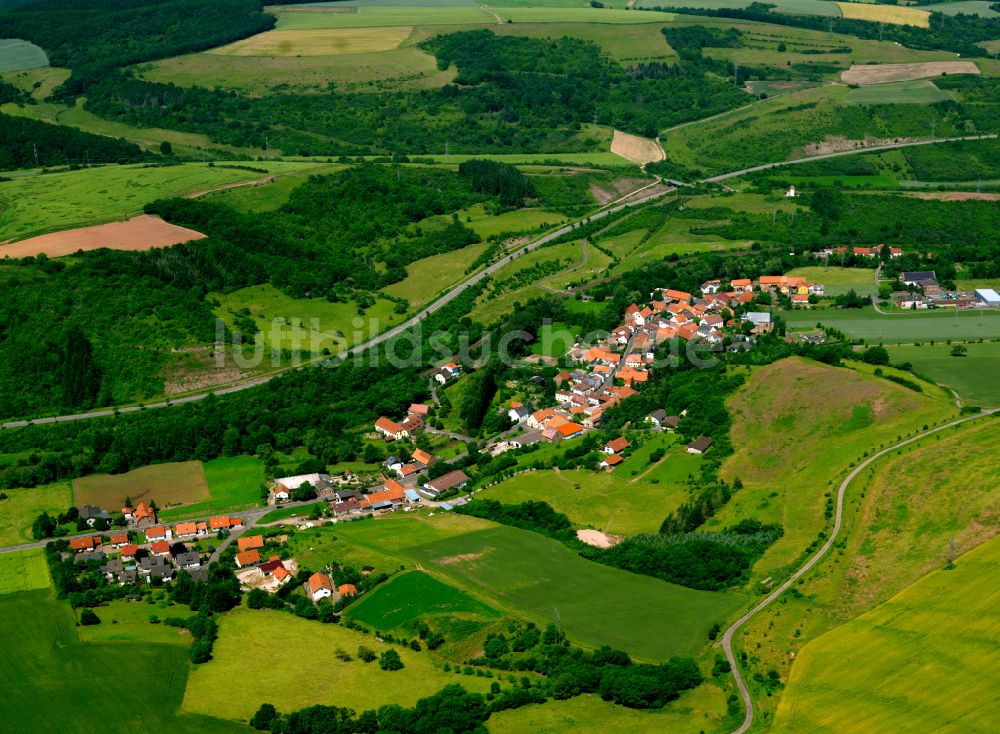 Oberndorf von oben - Dorfkern am Feldrand in Oberndorf im Bundesland Rheinland-Pfalz, Deutschland