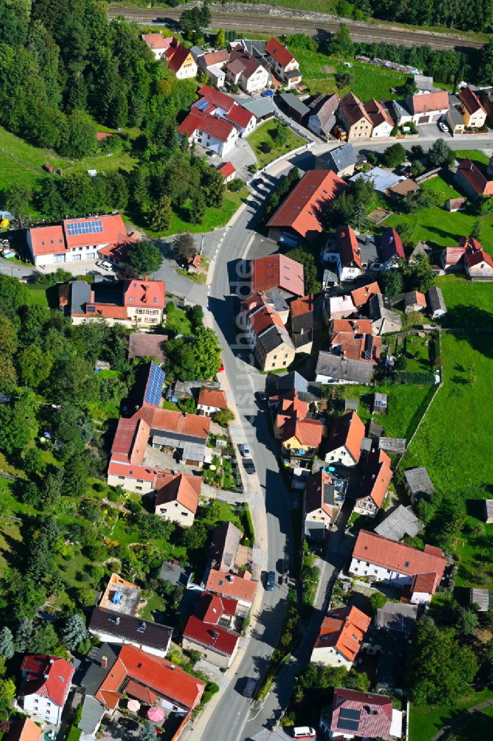 Oberndorf aus der Vogelperspektive: Dorfkern am Feldrand in Oberndorf im Bundesland Thüringen, Deutschland